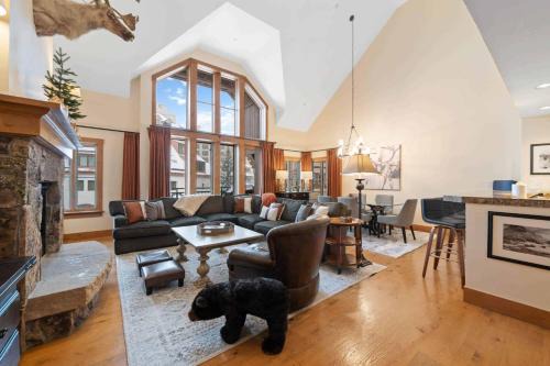 Villa Montane 215 by East West Hospitality