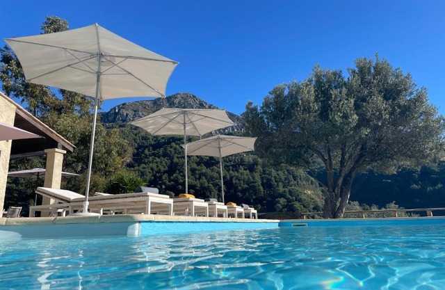 Villa-Monti 5 Star Superhost, Luxury Villa with pool, sleeps 7