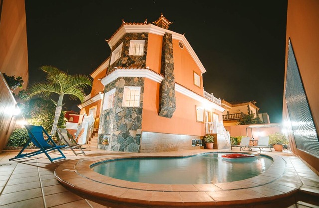Villa Morada Sonneland with private heated pool