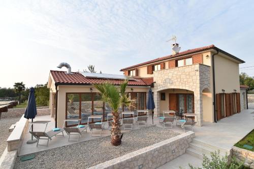Villa Muskatel KRK -with heated covered pool