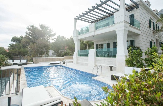 Villa Nedilja WaterFront - 5 Bedroom Villa - Sauna and Spa Room - Gym - Jacuzzi