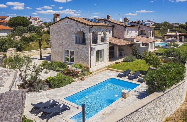Villa near Rovinj with Pool and Sea Views