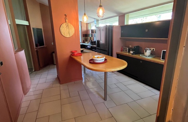 Villa near town center swimming pool parking lot Pets welcome