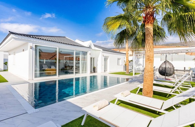 Villa Nicole wifi private Heated Pool