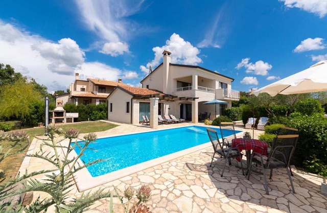 Villa Nira