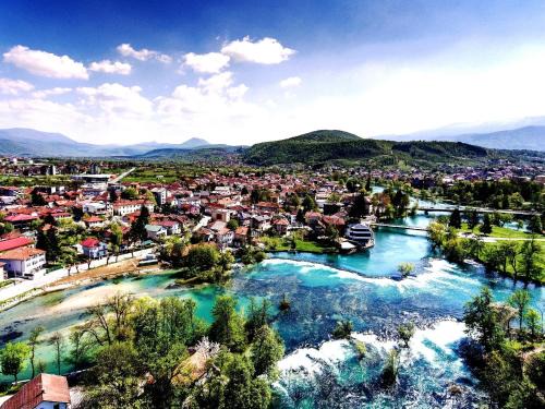 Villa Nour El Donya - Your Touch of Home in the River-Heart of Bihać