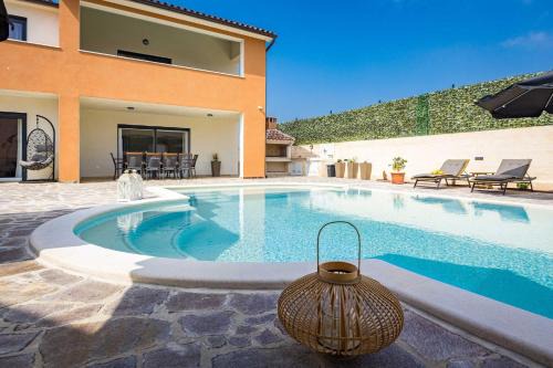 Villa Nur Amela