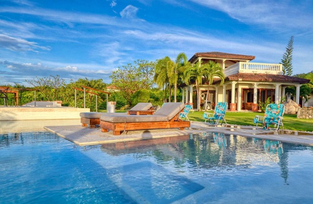 Villa Ohana: Deluxe 4br Beachfront. Direct views of Santana surf break.