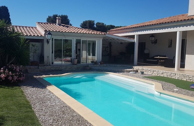Villa on the blue coast, quiet, close to everything