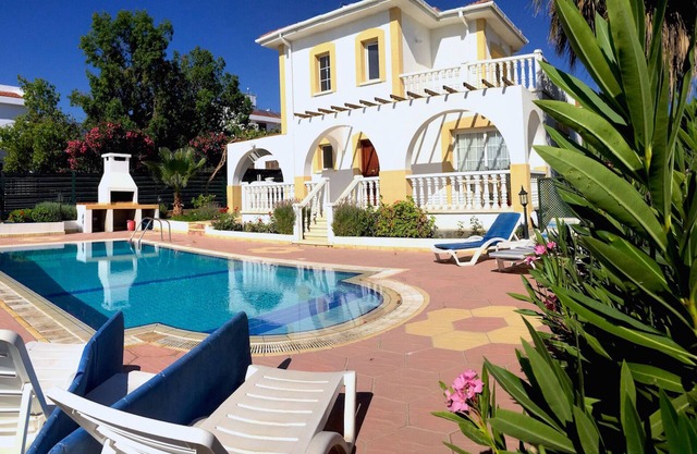 Villa Orange, 3 Bedroom 2 bathroom Villa-Near 2 Sandy Beaches.