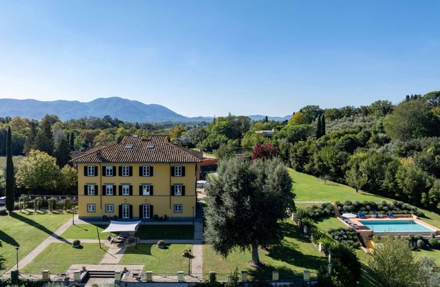 Villa Pacini - just 1,8 km outside Lucca Wall - Pool