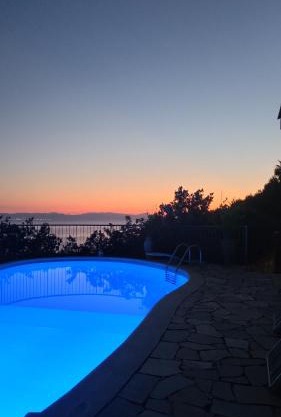 Villa panoramica tra suggestive notti stellate.