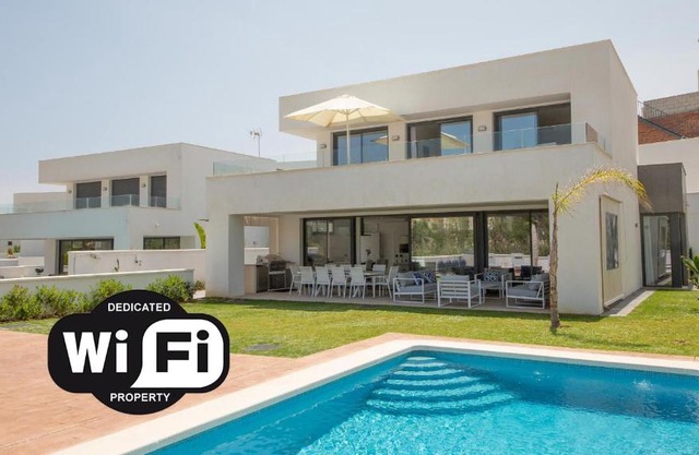 Villa Paraiso, 15