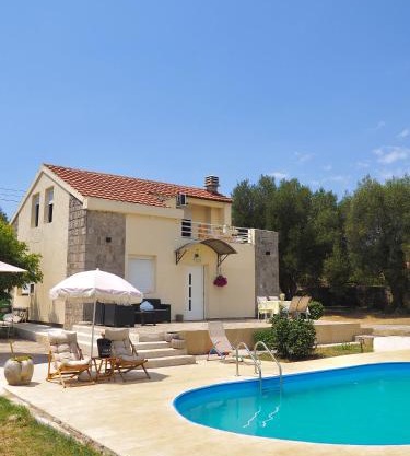 Villa Paraiso with Pool
