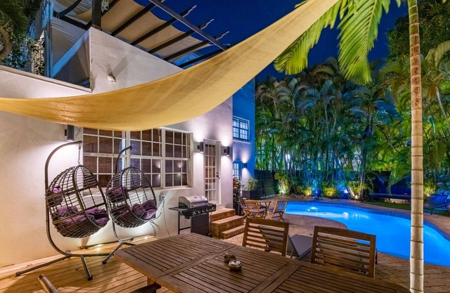 Villa Paris in The ❤️ of Miami, Heated Pool, Mini Golf, minutes to the beach