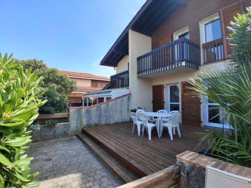 Villa patio avec piscine, à 400m des commerces et 6km de plage - Animaux admis - FR-1-239-83