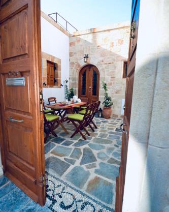 Villa Patitiri Traditional House with hot tub