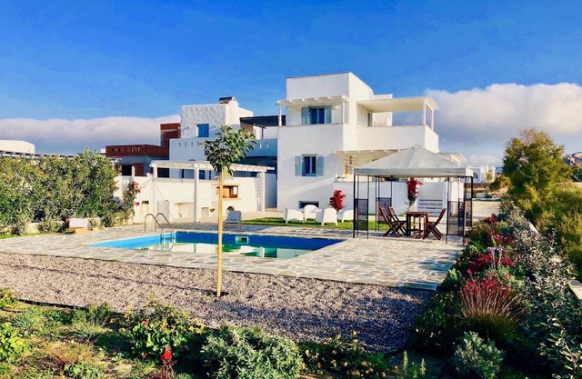 VILLA PERGOLA, private villa, private pool and amazing view.Quiet area.