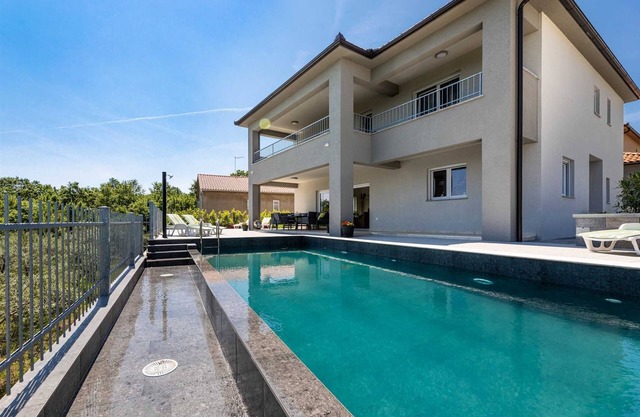 Villa Petra with heated pool and Seaview