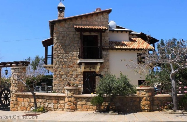 Villa Petrochtisto - 3 Bed, 3 Bath Stone Built Villa near the Sea in Pomos