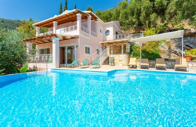 Villa Petros - Three Bedroom Villa, Sleeps 7