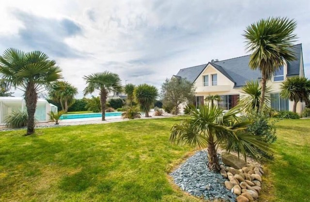 Villa '- Piscine Chauffée, Jacuzzi' with Private Pool, Private Terrace and Wi-Fi