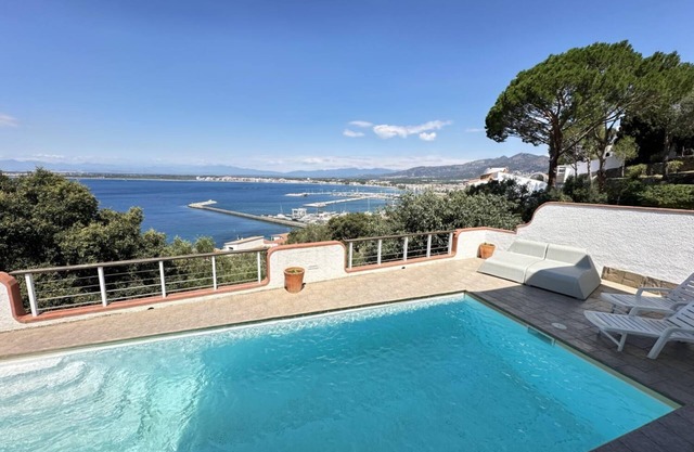 Villa Poncella - Four Bedroom Chalet, Sleeps 8
