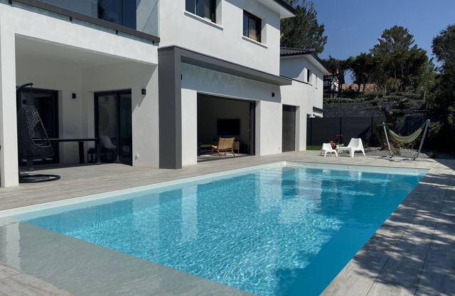 Villa + private heated pool in Chiberta, walking distance to the beach, Golf, Surf, Thalasso