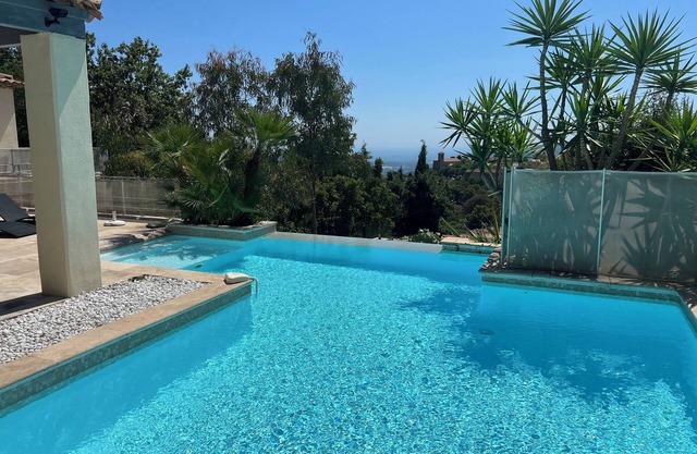 Villa private pool sea view