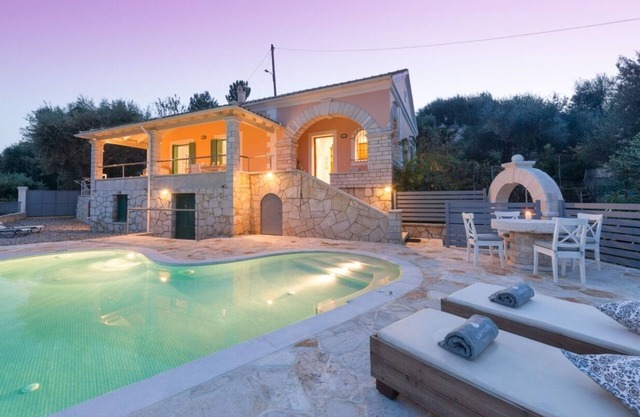 Villa Rahi - Two Bedroom Villa, Sleeps 4