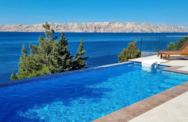 Villa Relax, amazing view and 2 pools