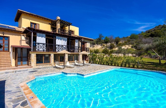 Villa River View - Four Bedroom Villa, Sleeps 9