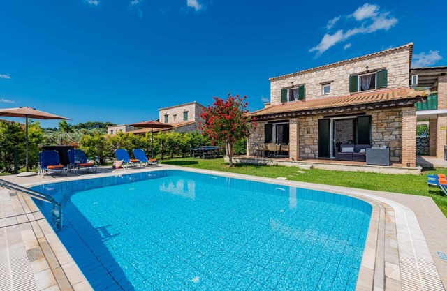 Villa Rizolia Enea by Villa Plus