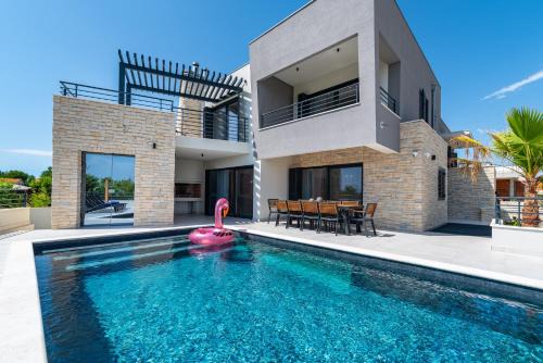 Villa Roca with heated pool and sauna