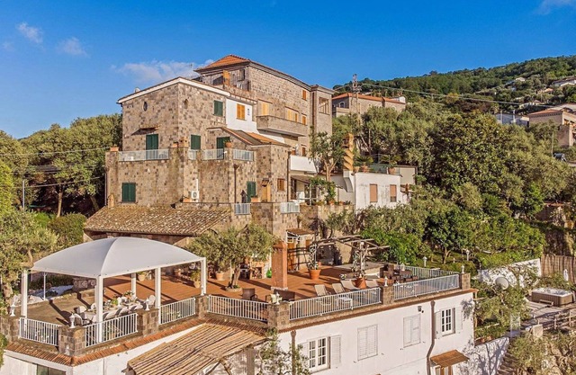 Villa Roga - Three Bedroom Villa, Sleeps 7