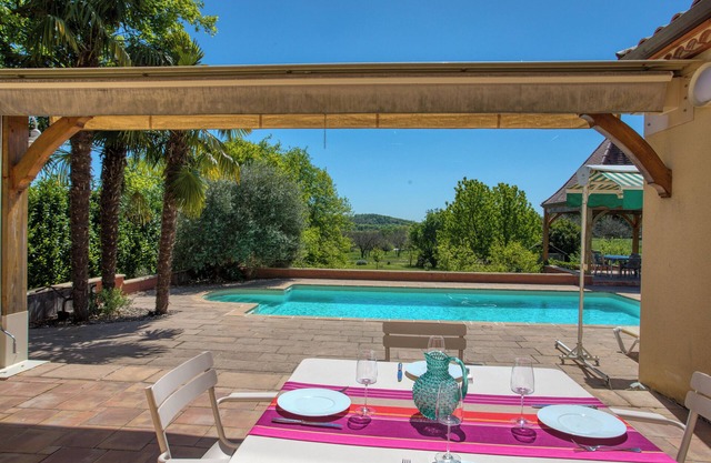 Villa Roséa with swimming pool and park