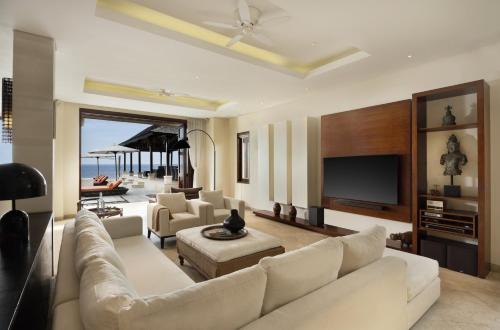 Villa Rosita Oceanfront Villa with Private Chef in Bali