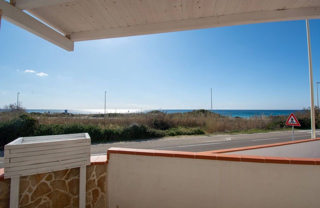 VILLA SALINA MONACI, BEACH FRONT