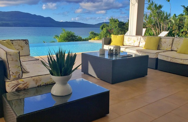 Villa Salamandra - Caribbean Luxury with Ocean View