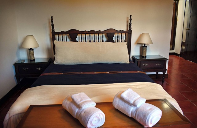 Villa Santiago - Charming Villa in Antigua Guatemala, Volcano Views and WiFi.n