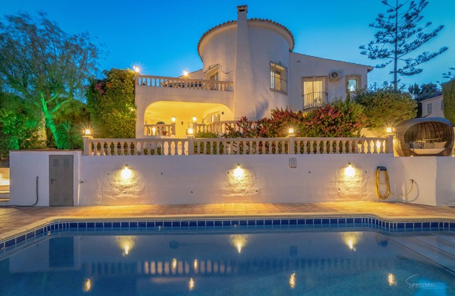 ‘Villa Serene’ Moraira Close to beach! All bedroom en-suite Walk to Restaurant