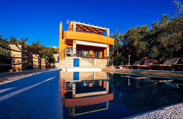 Villa Serenity is a modern and urban villa of 240m2, located in Poljana on the island of Ugljan.