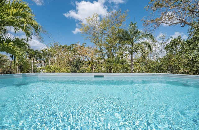 Villa Serenity - Four Bedroom Villa, Sleeps 9