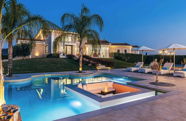 Villa Shangri La - Five Bedroom Villa, Sleeps 12