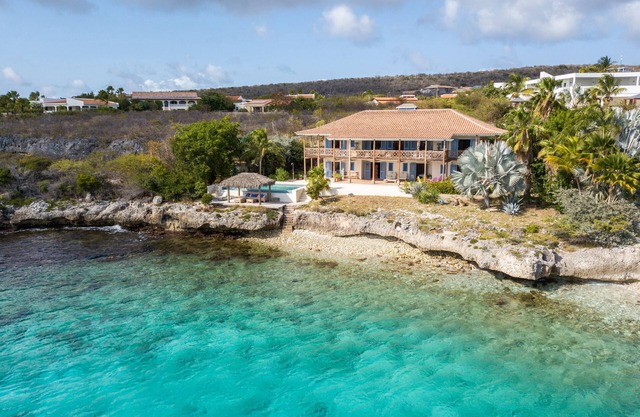 Villa Shores 32 Bonaire, private stunning oceanfront villa with swimming pool