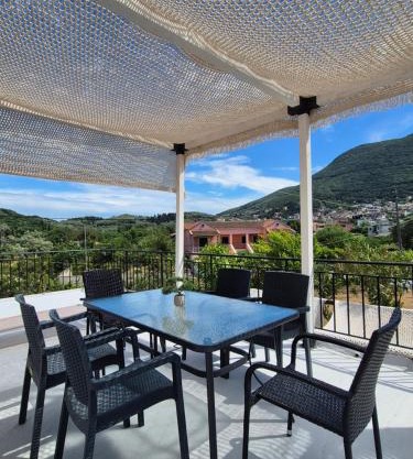 Villa Skinilla with Mountain View