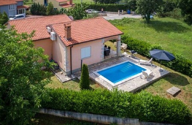 Villa Slaven with pool in a quiet location