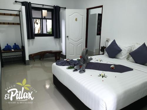 Villa - Sleeps 8 - Terrace - Beach Close