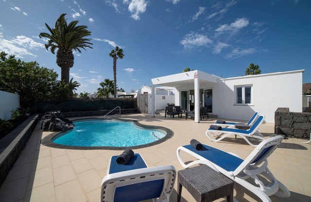 Villa Solace Blanca | Playa Blanca | Stylish Comfort | Prime Location | Heated.
