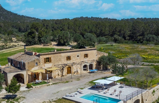 Villa Son Pons with special Mallorquin character and impressive views
